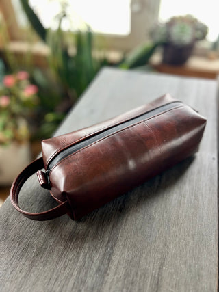 Vintage Brown Vinyl Dopp Kit
