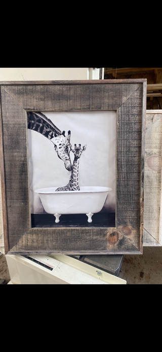 Giraffe in tub SM