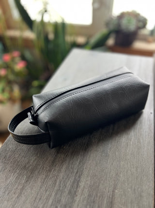 Vintage Black Vinyl Dopp Kit